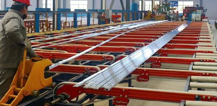 Aluminium-Strangpressmaschine Operator_1.jpg