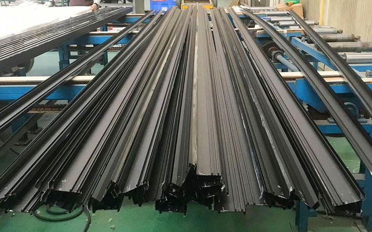 extrusion d'aluminium &agrave; canal F_3.jpg