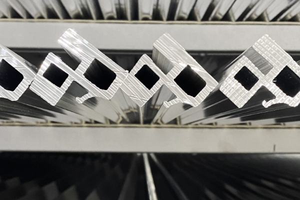 Fabrica de extrudare de aluminiu