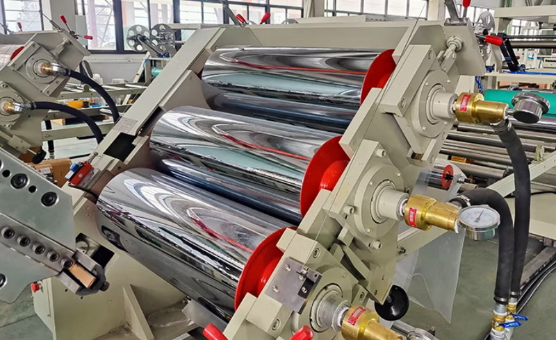 Automatische Extrusionsmaschinen f&uuml;r Kunststoffplatten_2.jpg